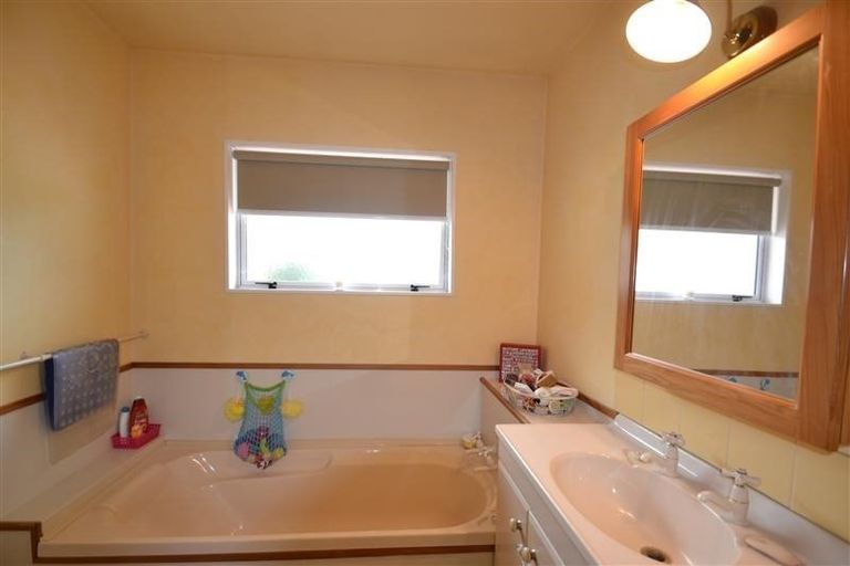 Photo of property in 32 Neale Avenue, Stoke, Nelson, 7011