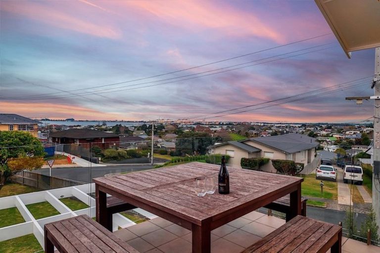 Photo of property in 1 Lemon Grove Avenue, Otumoetai, Tauranga, 3110