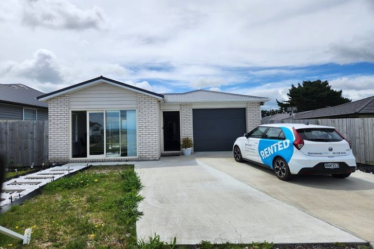 Photo of property in 30 Opouatu Avenue, Glenbrook, 2681