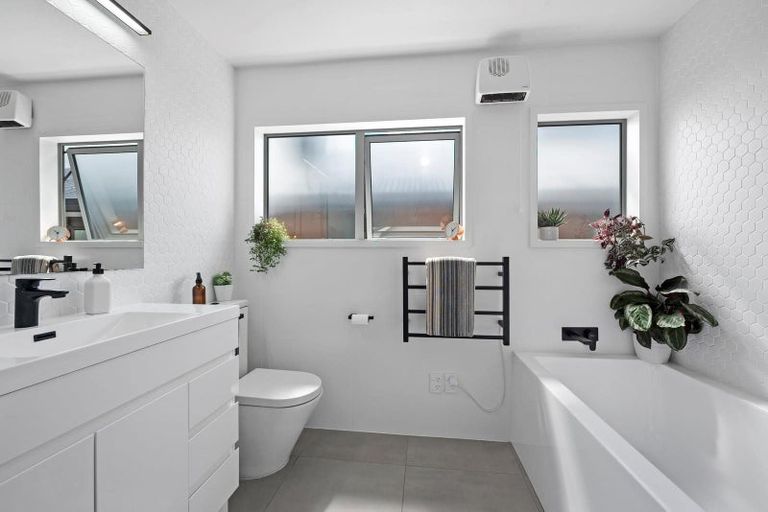 Photo of property in 44 Blackbridge Road, Dairy Flat, Albany, 0794