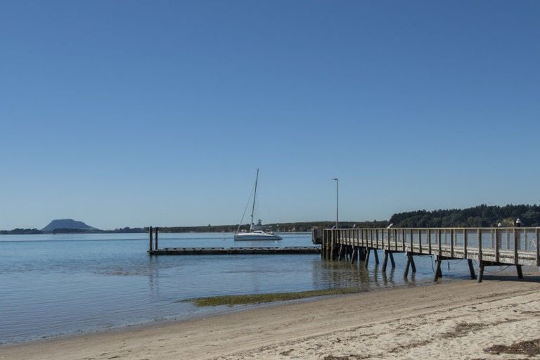 Photo of property in 94a Harbour View Road, Omokoroa, 3114