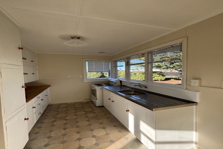 Photo of property in 37 Lambeth Crescent, Redwood, Christchurch, 8051
