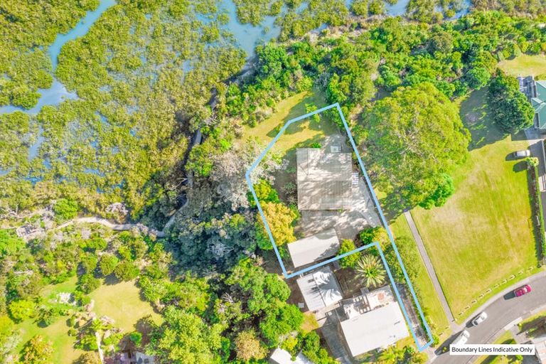 Photo of property in 28 Dawnhaven Drive, Te Atatu Peninsula, Auckland, 0610