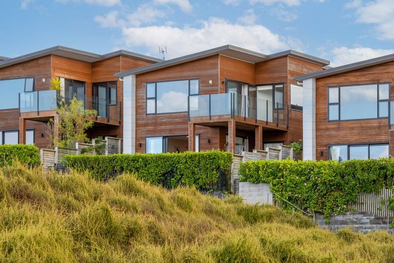 Photo of property in 11 Coastview Lane, Long Bay, Auckland, 0630