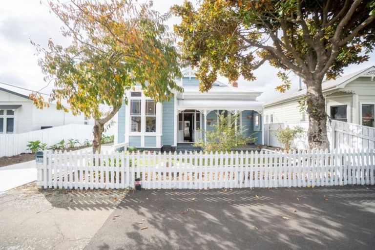 Photo of property in 35 Waldegrave Street, Palmerston North, 4410