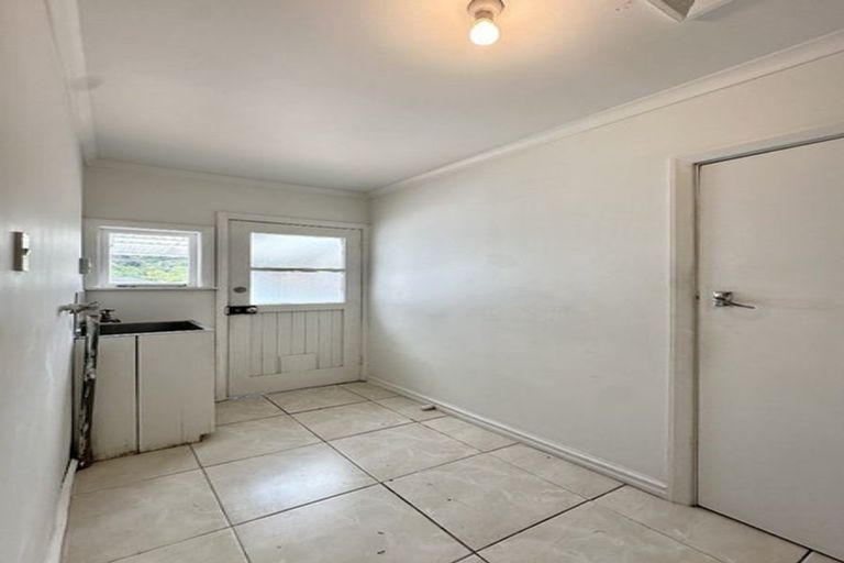 Photo of property in 396 Stokes Valley Road, Stokes Valley, Lower Hutt, 5019