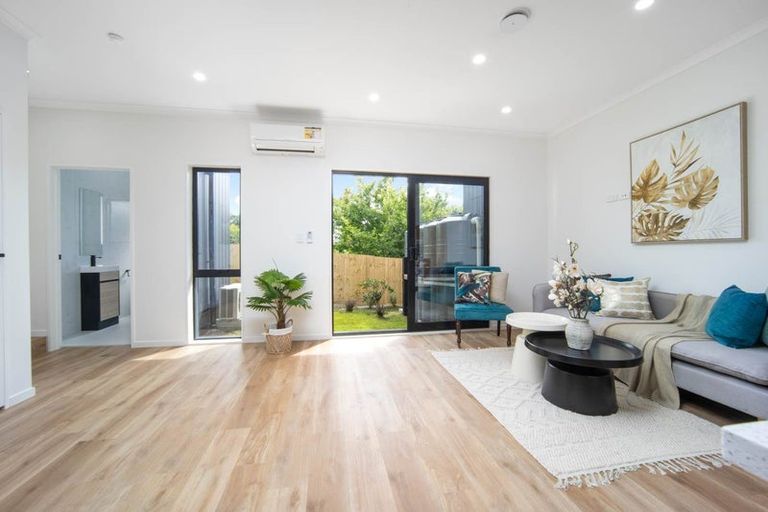 Photo of property in 70c Golf Road, New Lynn, Auckland, 0600