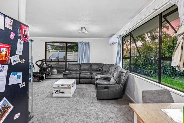 Photo of property in 6 Crosby Road, West Harbour, Auckland, 0618