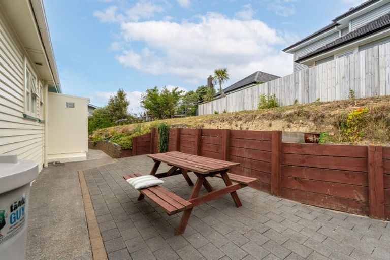 Photo of property in 37 Hampton Hill Road, Tawa, Wellington, 5028