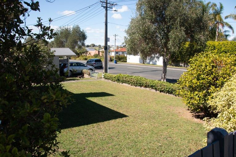 Photo of property in 1/22 Old Lake Road, Narrow Neck, Auckland, 0624