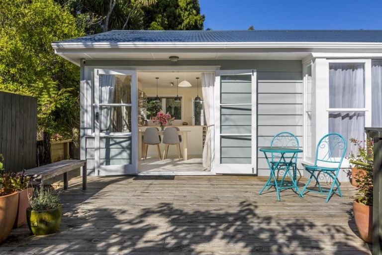 Photo of property in 804 West Coast Road, Oratia, Auckland, 0604