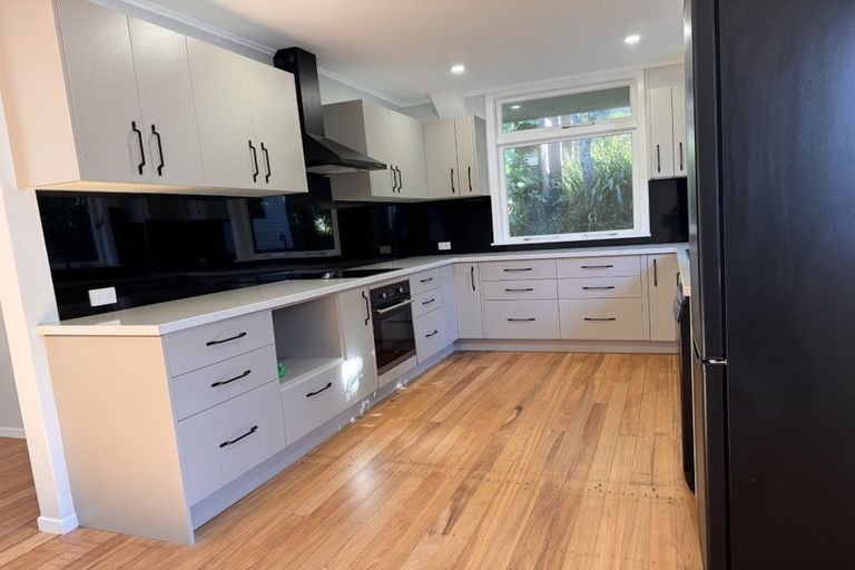 Photo of property in 26 Ngaio Road, Kelburn, Wellington, 6012