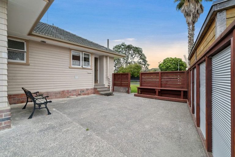 Photo of property in 9 Durham Street, Te Atatu Peninsula, Auckland, 0610