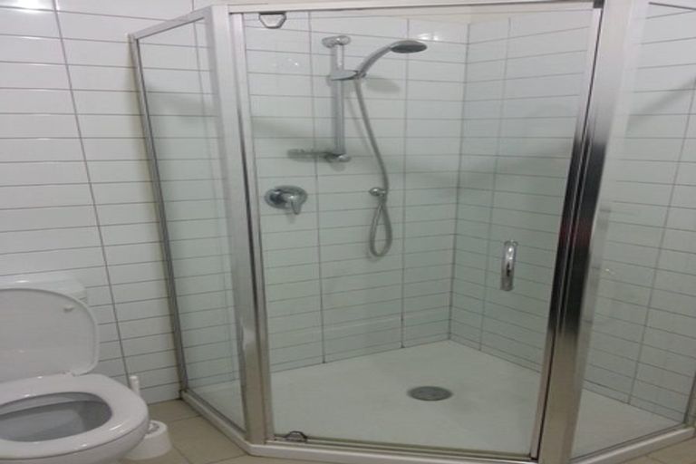 Photo of property in Bella Vista, 2d/84 Gunner Drive, Te Atatu Peninsula, Auckland, 0610