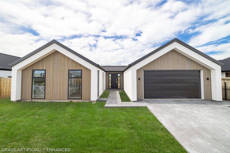 Photo of property in 10 Dalness Crescent, Halswell, Christchurch, 8025