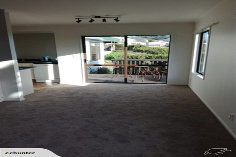 Photo of property in 6 Ashton Fitchett Drive, Brooklyn, Wellington, 6021