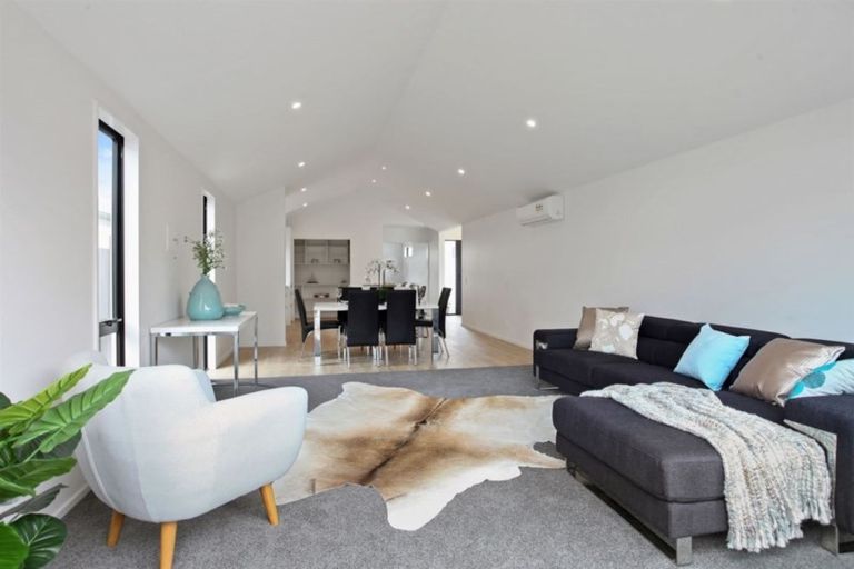 Photo of property in 94 Sarabande Avenue, Redwood, Christchurch, 8051