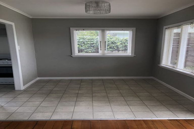 Photo of property in 82 Rosier Road, Glen Eden, Auckland, 0602