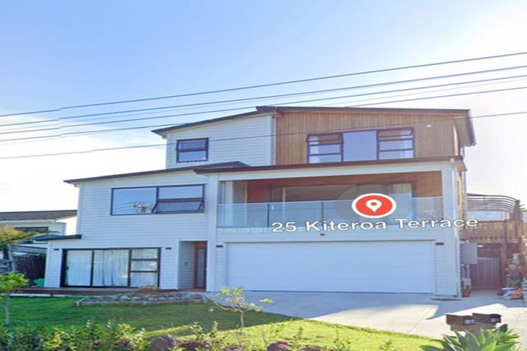 Photo of property in 25 Kiteroa Terrace, Rothesay Bay, Auckland, 0630