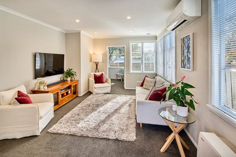 Photo of property in 33 Gibson Crescent, Naenae, Lower Hutt, 5011