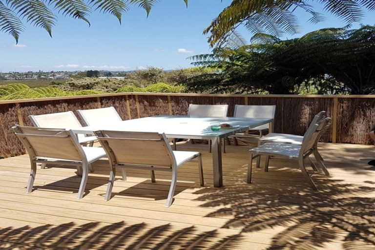 Photo of property in 128 Matipo Road, Te Atatu Peninsula, Auckland, 0610