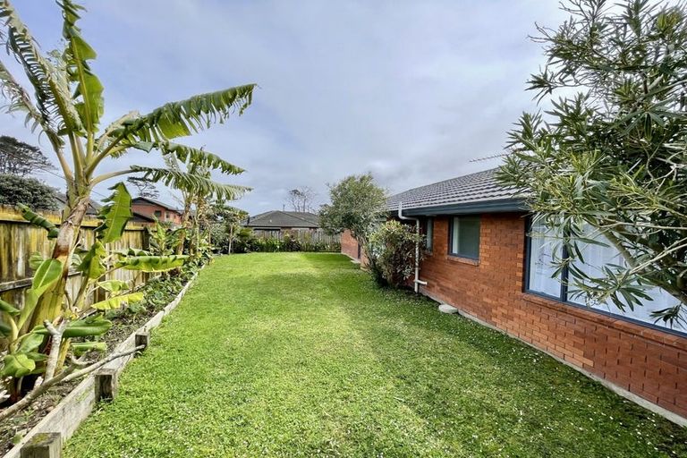 Photo of property in 30 Pitt Avenue, Clendon Park, Auckland, 2103