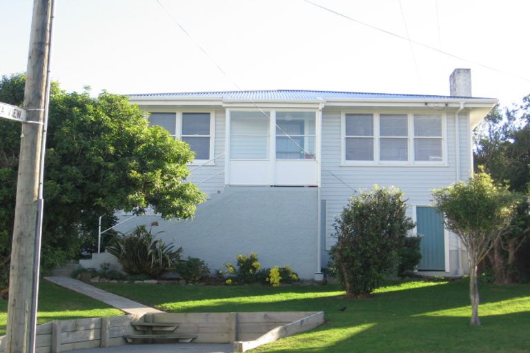 Photo of property in 8 Hiwi Crescent, Titahi Bay, Porirua, 5022