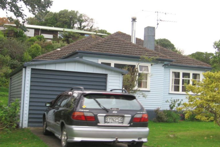 Photo of property in 10 Hinau Street, Tawa, Wellington, 5028