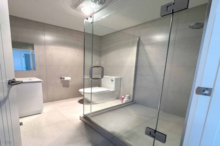 Photo of property in 6c Buisson Glade, West Harbour, Auckland, 0618