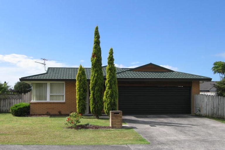 Photo of property in 10 Heversham Place, Glendene, Auckland, 0602