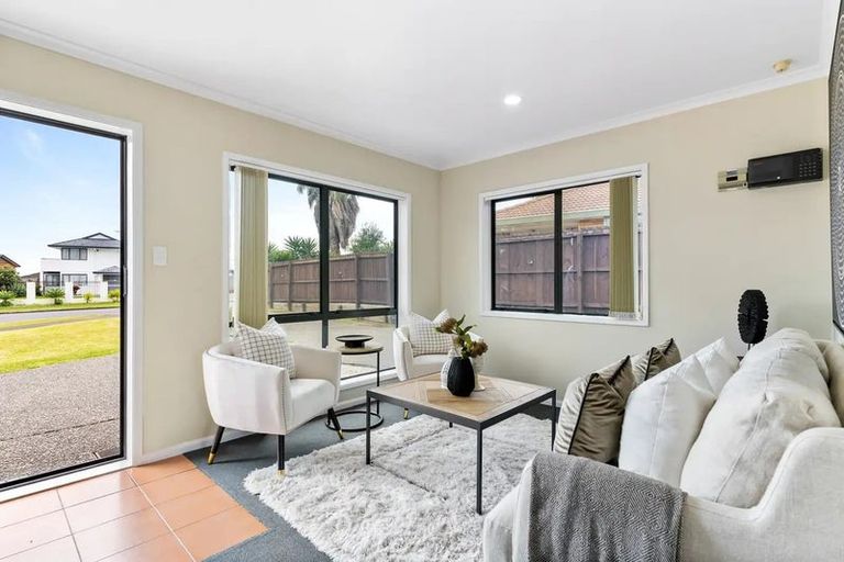 Photo of property in 8 Samara Place, Clendon Park, Auckland, 2103