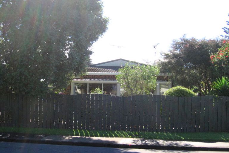 Photo of property in 9a Centreway Road, Orewa, 0931