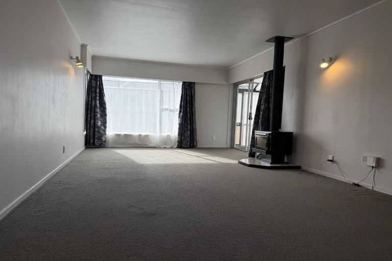 Photo of property in 17a Thorburn Avenue, Red Beach, 0932