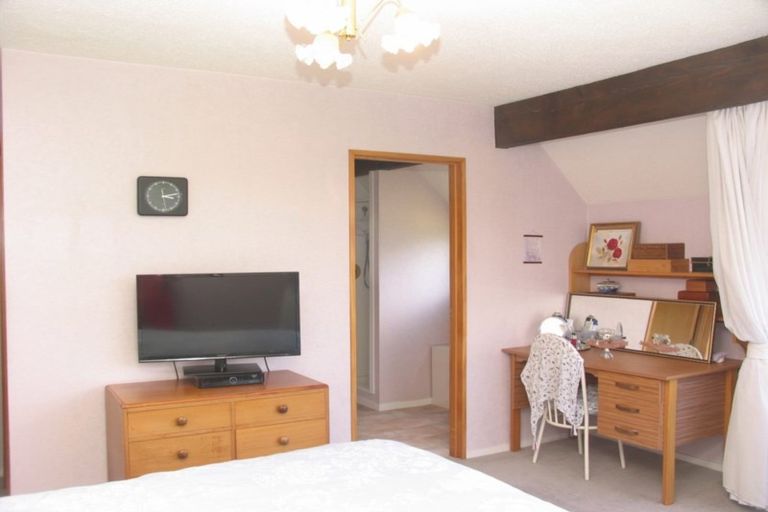 Photo of property in 6 Thorn Crescent, Fernhill, Queenstown, 9300