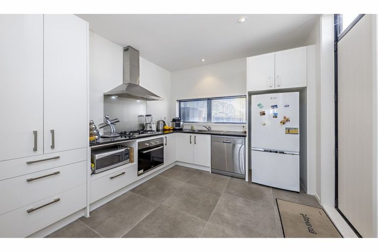 Photo of property in 11 Walsh Road, Papakura, 2110