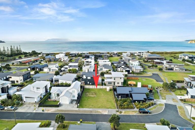 Photo of property in 13 Te Mana Street, Omaha, 0986