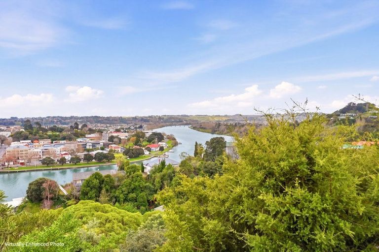 Photo of property in 10 Hipango Terrace, Durie Hill, Whanganui, 4500