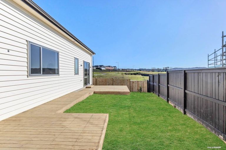 Photo of property in 40 Jane Maree Road, Kumeu, 0810