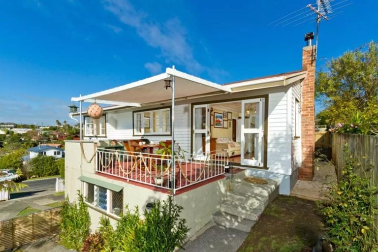 Photo of property in 50 Hebron Road, Waiake, Auckland, 0630