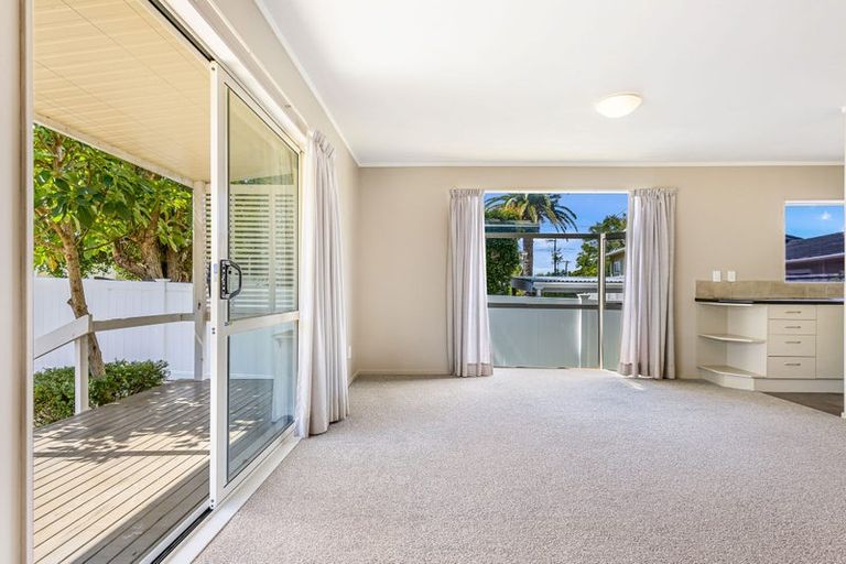 Photo of property in 31 Covil Avenue, Te Atatu South, Auckland, 0610