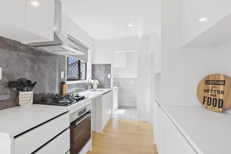 Photo of property in 2/1 Wattle Street, New Lynn, Auckland, 0600