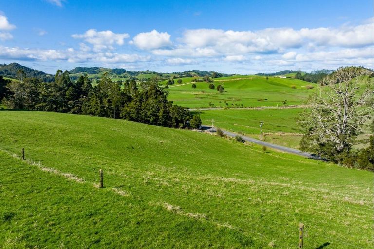 Photo of property in 1043 Whananaki Road North, Opuawhanga, Hikurangi, 0181
