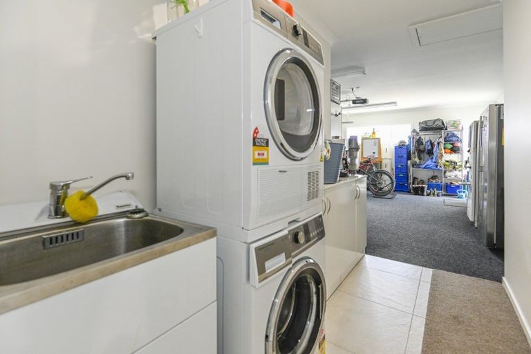 Photo of property in 4 Young Place, Taradale, Napier, 4112