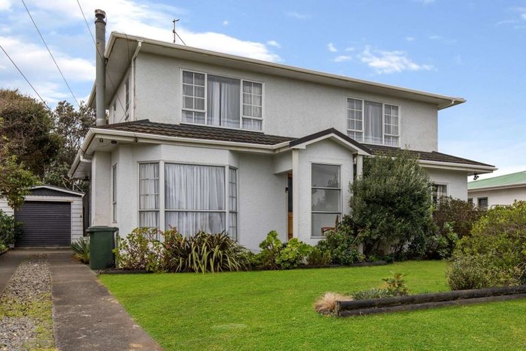 Photo of property in 28 Hood Street, Castlecliff, Whanganui, 4501