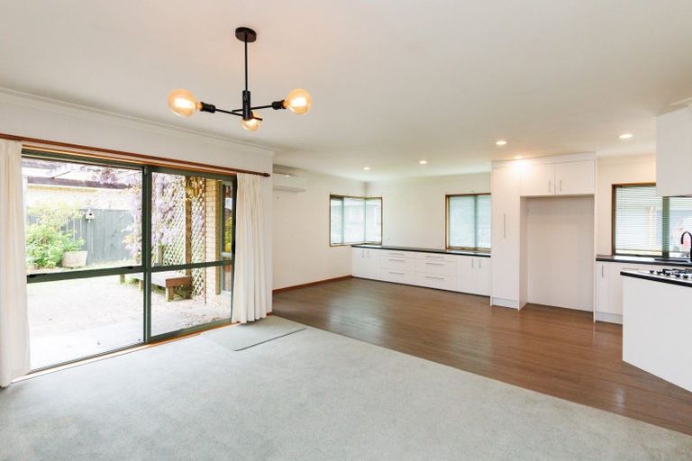 Photo of property in 9 Edgecombe Court, Roslyn, Palmerston North, 4414