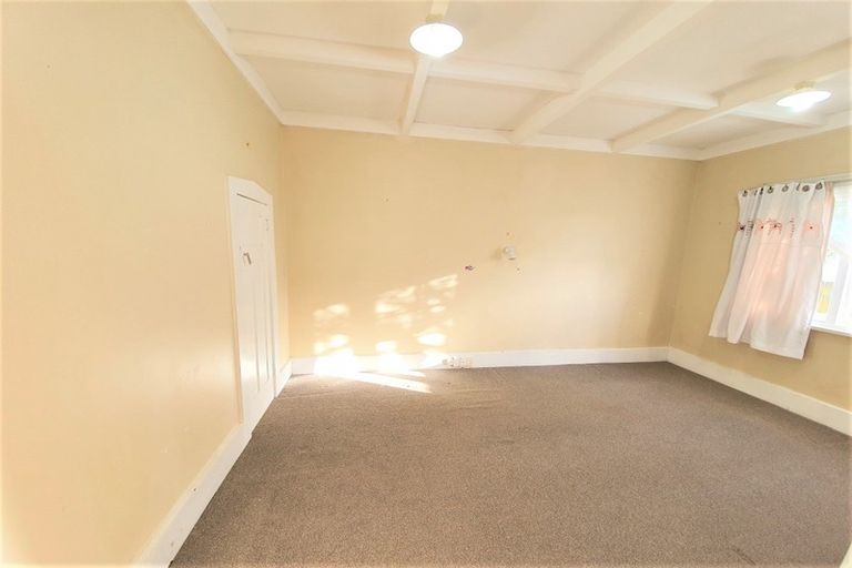 Photo of property in 1 Glen Norman Avenue, Henderson, Auckland, 0610