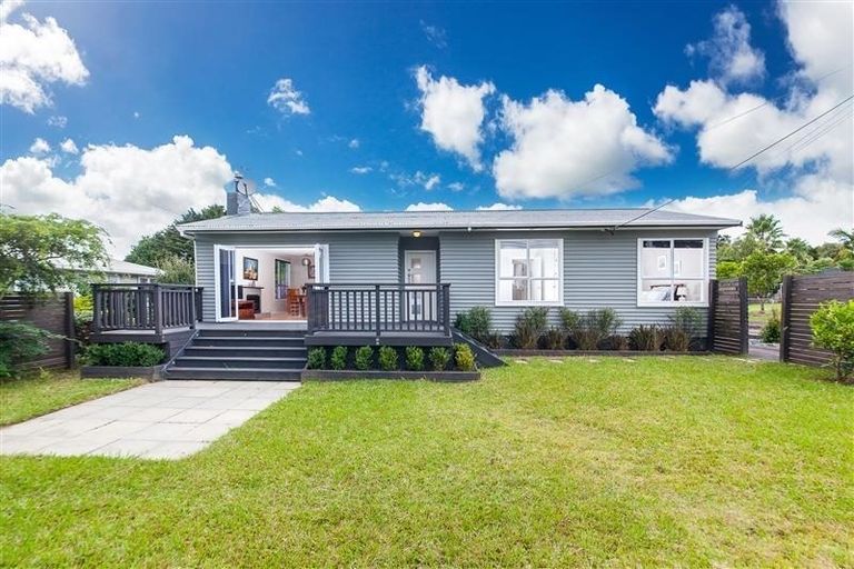 Photo of property in 29 Tirimoana Road, Te Atatu South, Auckland, 0602