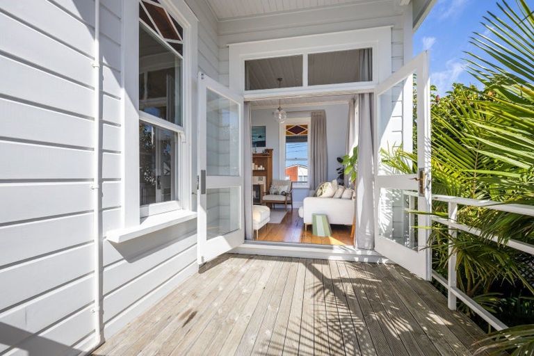 Photo of property in 17 Kowhai Street, Strandon, New Plymouth, 4312