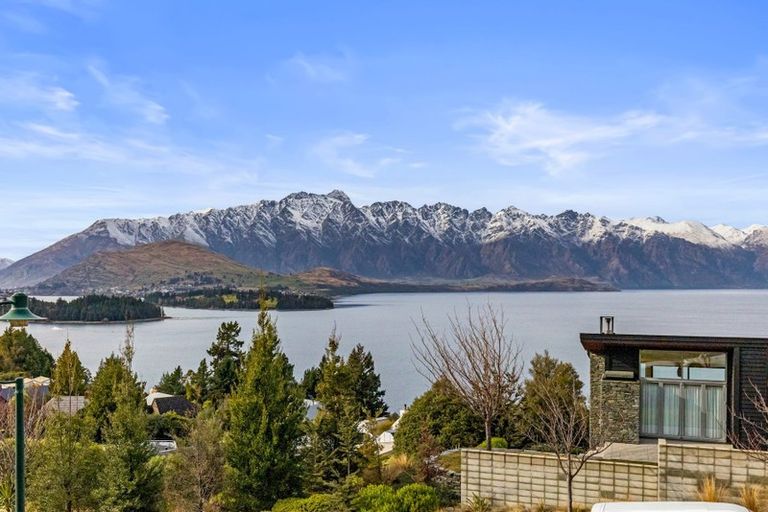 Photo of property in 12 Aspen Grove, Fernhill, Queenstown, 9300