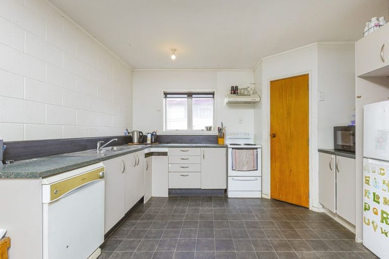 Photo of property in 17 Fernleigh Avenue, Waiuku, 2123